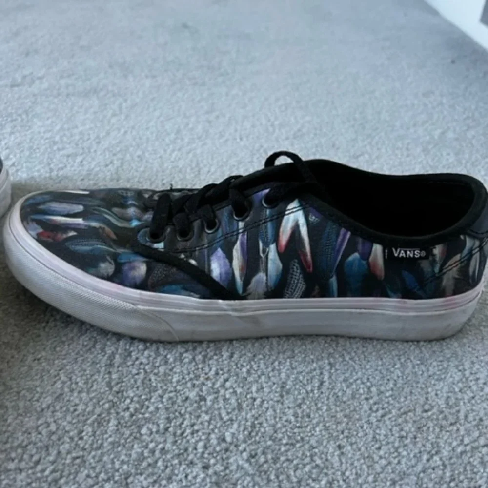 CLEARANCE Women's Low Top Feather Vans Size 9 - Picture 4 of 5
